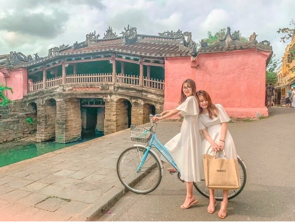Nội thất bên trong Nhà cổ Tấn Ký