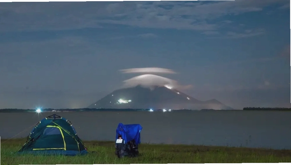 Núi Bà Đen lung linh về đêm