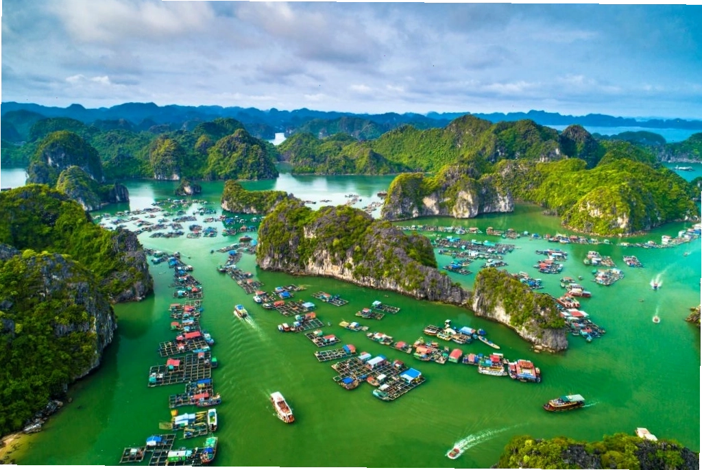 Quần đảo Cát Bà nhìn từ trên cao - di tích Bạch Đằng Giang