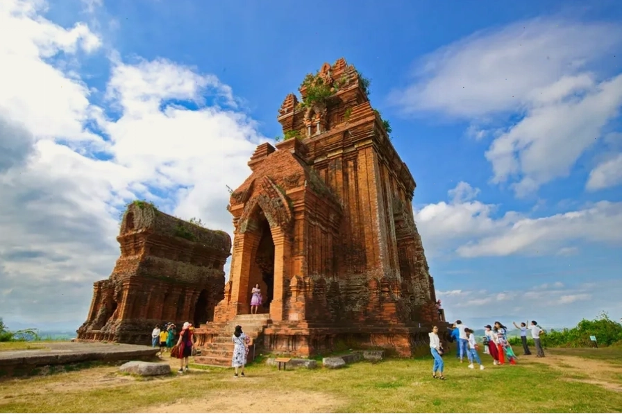 Quần thể Tháp Bánh Ít Quy Nhơn với kiến trúc ấn tượng