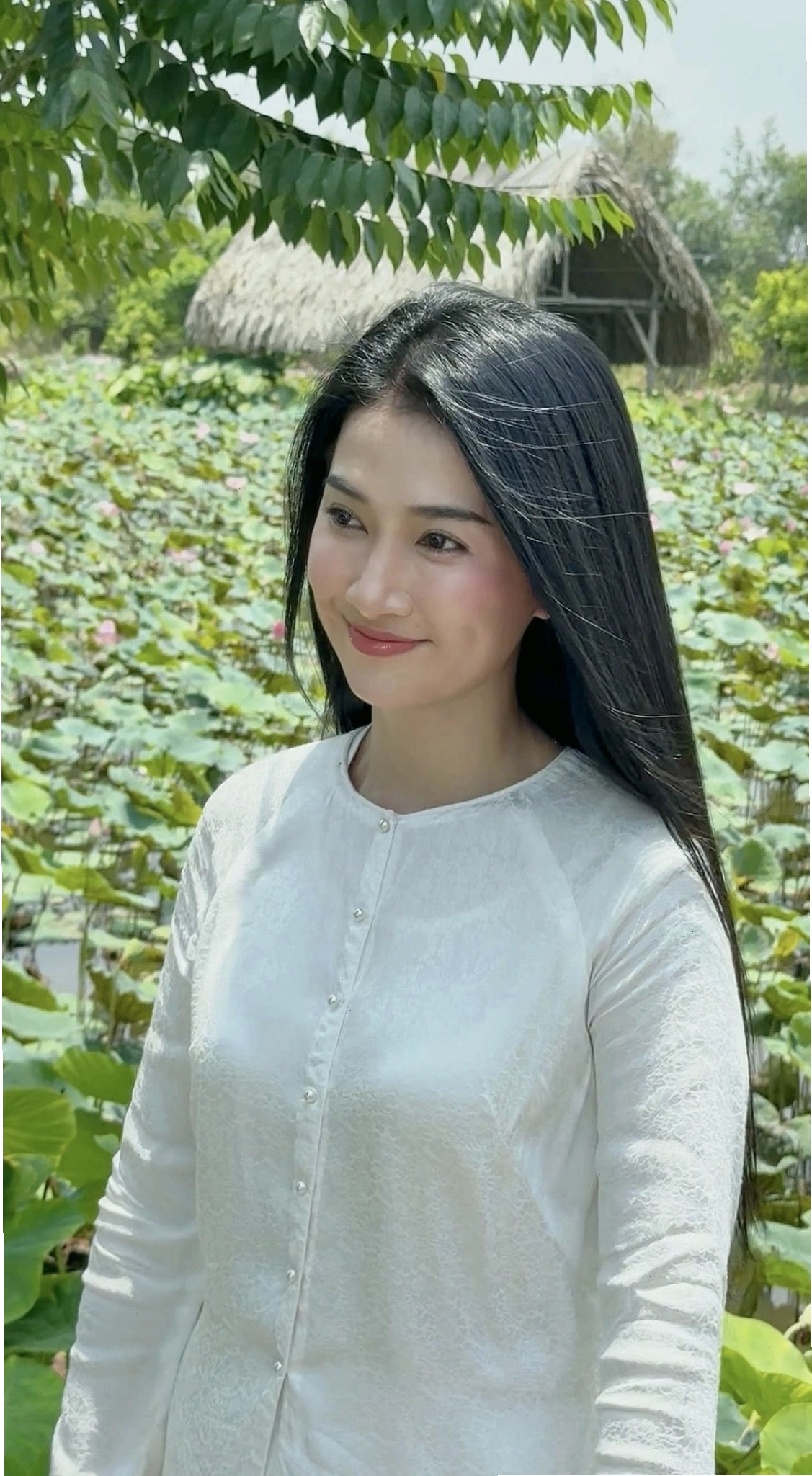 Quỳnh Lam trong trang phục đời thường