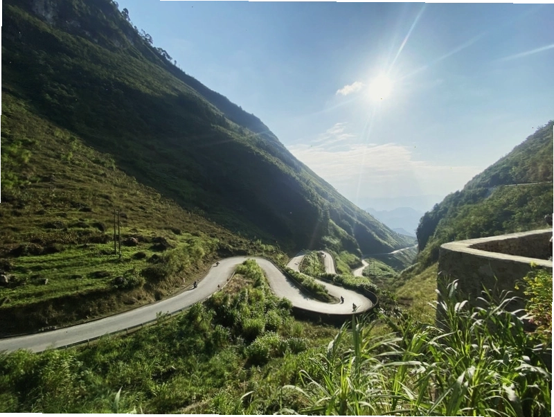 Ruộng bậc thang Hà Giang mùa lúa chín vàng óng