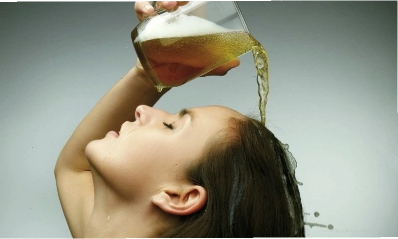 Sử dụng bia, muối, dấm táo như một cách giảm tóc dầu hiệu quả