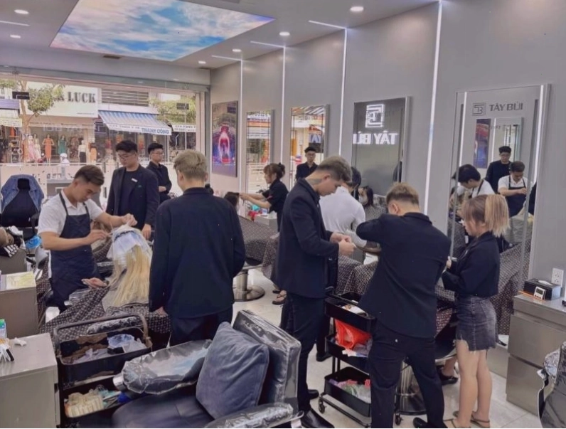 Tạo mẫu tóc ấn tượng tại Hair Salon Tây Bùi, Mỹ Tho