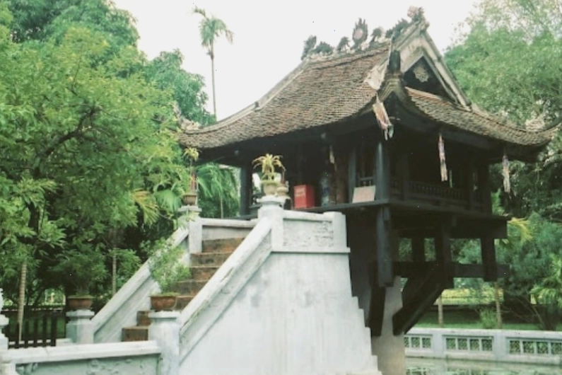 Toàn cảnh Chùa Một Cột