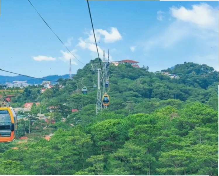 Toàn cảnh Đà Lạt nhìn từ Đồi Robin qua kính viễn vọng