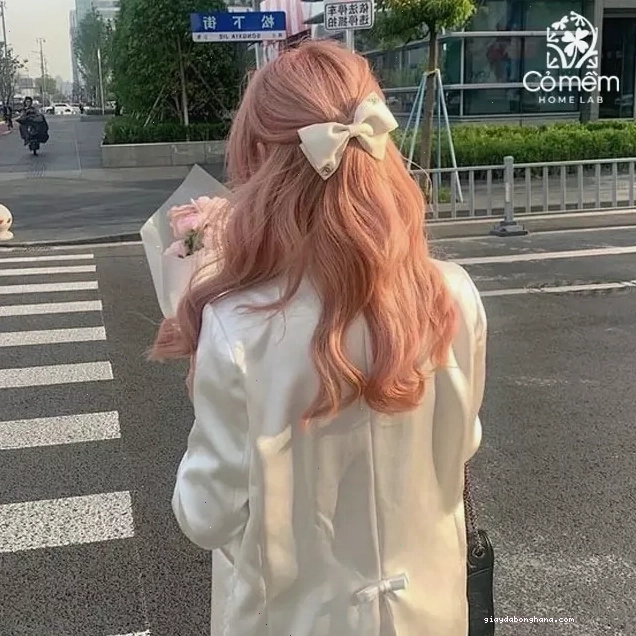 Tóc màu nâu cam rêu cá tính, độc đáo