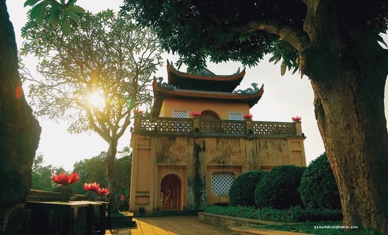 Tổng quan khu di tích trung tâm Hoàng Thành Thăng Long Hà Nội về đêm