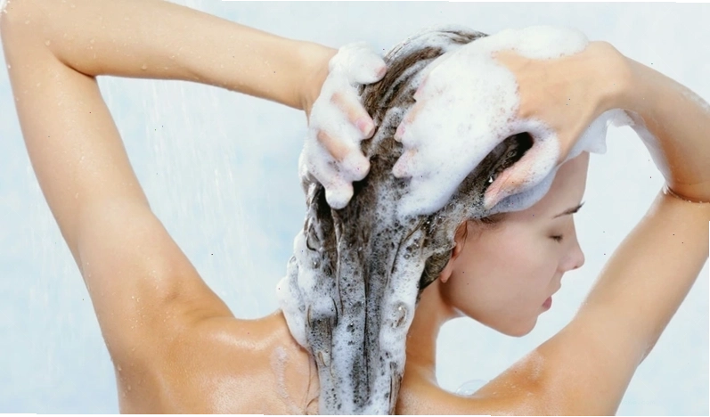 Tư vấn cách gội đầu phù hợp cho tóc dầu