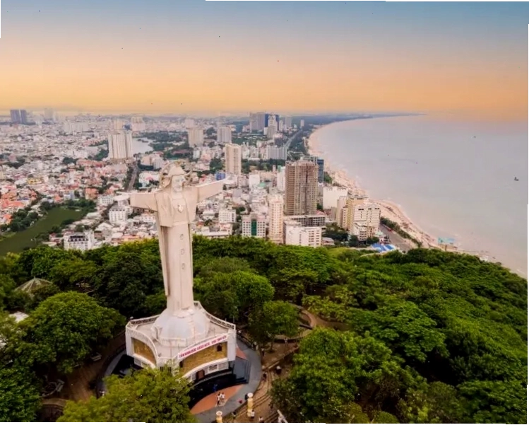 Tượng Chúa Kitô Vua uy nghiêm nhìn ra biển Vũng Tàu