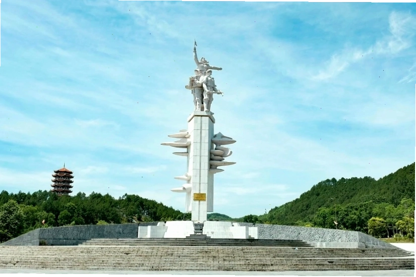 Tượng đài Chiến thắng Ngã ba Đồng Lộc hoành tráng