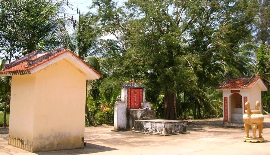 Tượng đài Đồng Khởi tại Bến Tre