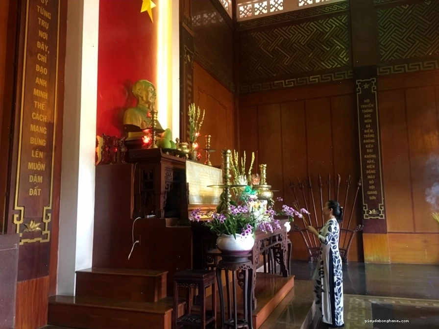 Tượng đài tại di tích lịch sử Ngã Ba Giồng, tưởng nhớ các anh hùng liệt sĩ