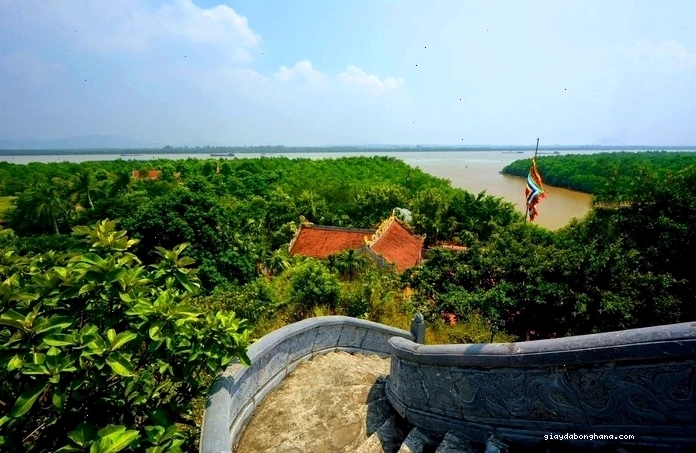 Tượng đài uy nghiêm của Hưng Đạo Đại Vương Trần Quốc Tuấn tại Tràng Kênh