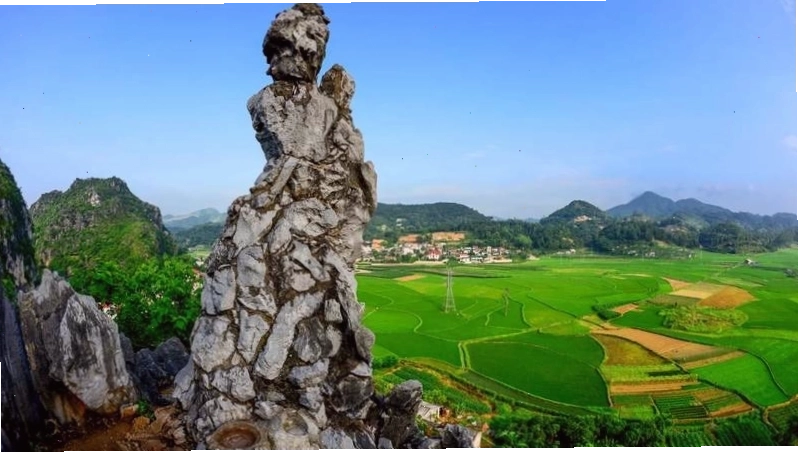 Tượng nàng Tô Thị trên đỉnh núi Tô Thị, Lạng Sơn