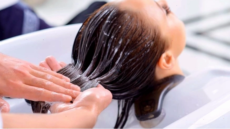 Ủ lạnh tóc sau khi nhuộm để phục hồi hư tổn