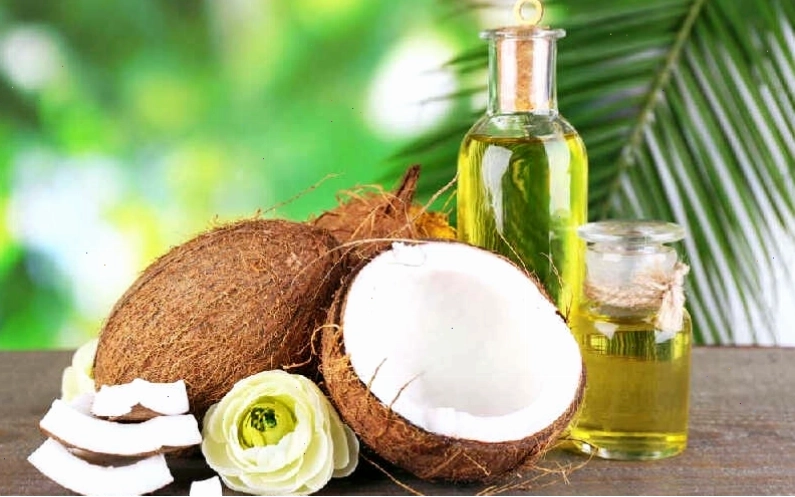 Ủ tóc bằng dầu dừa giúp dưỡng ẩm và làm mượt tóc hiệu quả