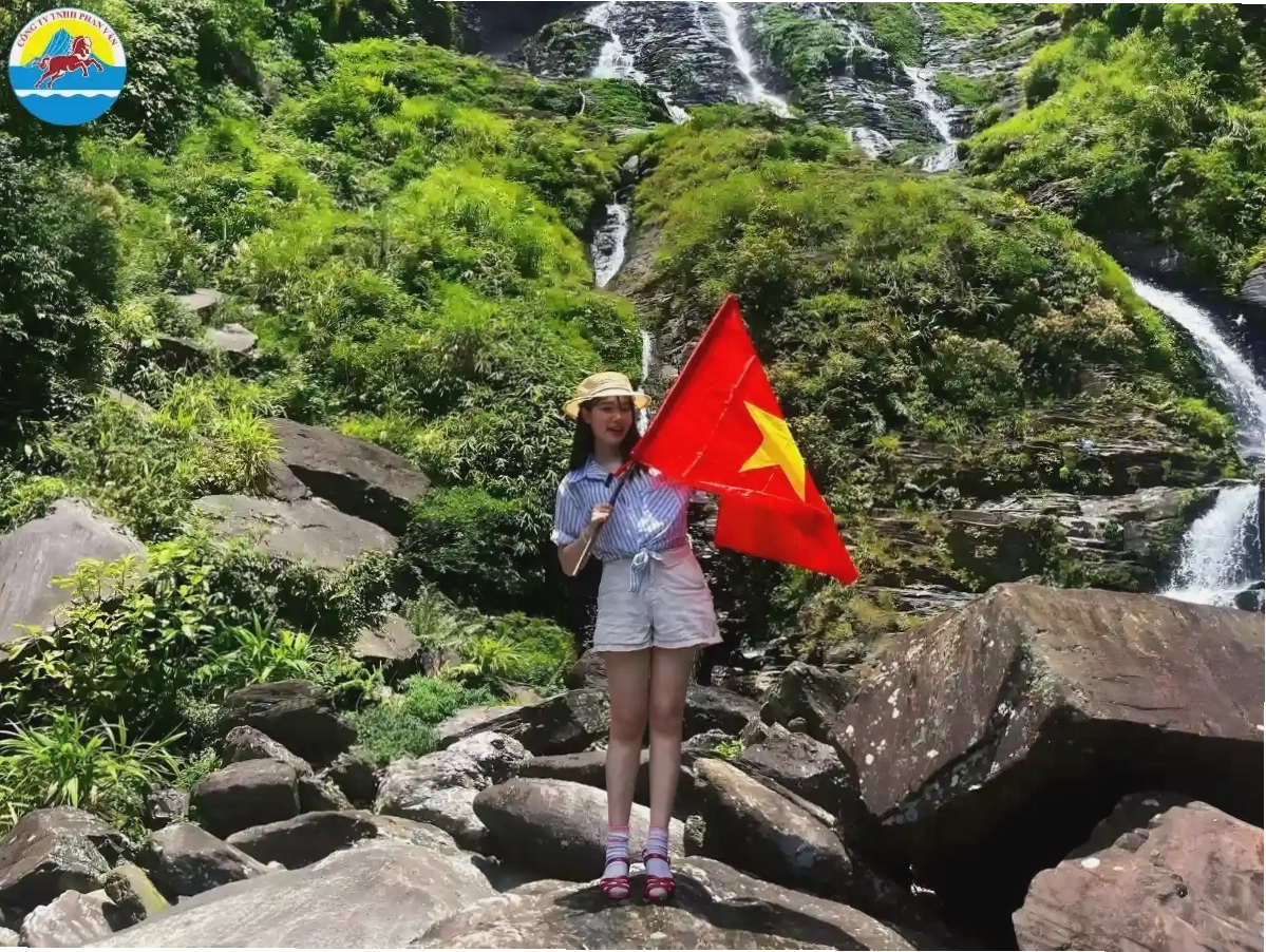 Vẻ đẹp thơ mộng của Thác Vũ Môn Hà Tĩnh