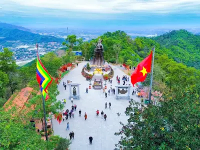 Vẻ đẹp cổ kính của di tích lịch sử Đền Gióng giữa núi non hùng vĩ