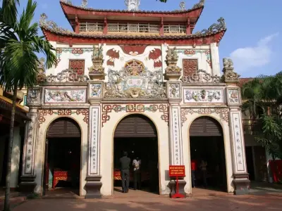 Phủ Tây Hồ - Địa danh tâm linh với nét đẹp thiên nhiên hữu tình