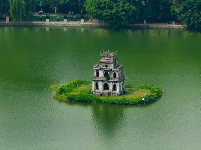 Vẻ đẹp lịch sử Hồ Gươm hiện lên sống động qua ảnh