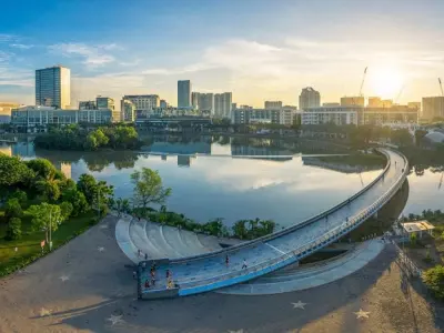 Cầu Ánh Sao Sài Gòn - Hành trình khám phá ánh sáng kỳ ảo