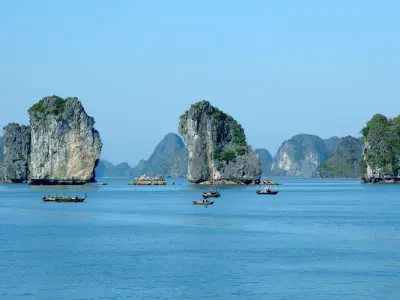 Cảnh đẹp Hòn Trống Mái - Viên ngọc của vịnh Hạ Long