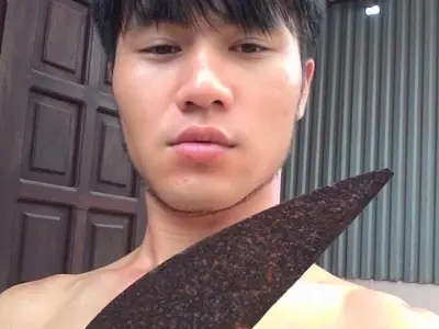 Meme hài cầm dao bùng nổ vui nhộn qua bộ ảnh nghệ thuật
