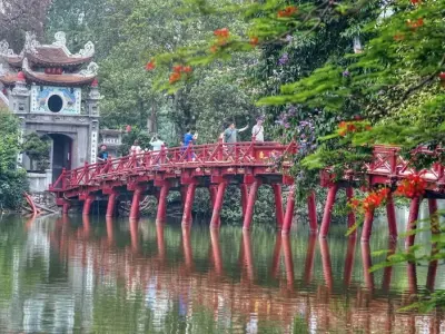 Đền Ngọc Sơn và vẻ đẹp nghệ thuật đậm chất đất kinh kỳ