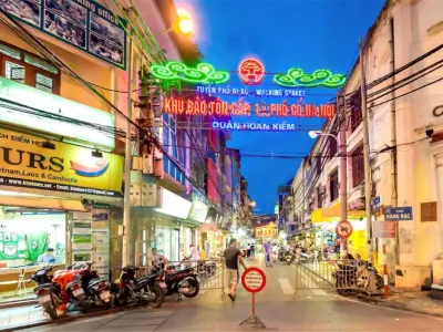 Phố Tạ Hiện - Trải nghiệm ẩm thực và văn hóa đường phố Hà Nội