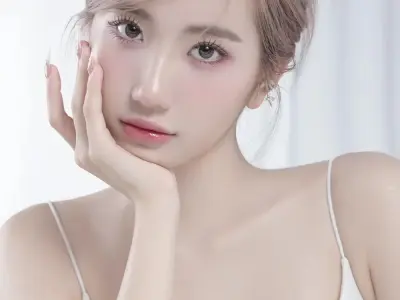 Bộ ảnh mới nhất của Lê Thị Khánh Huyền gây sốt mạng