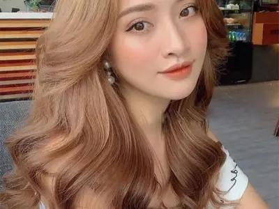Ảnh tóc màu nâu tây cá tính phù hợp cả da ngăm và trắng